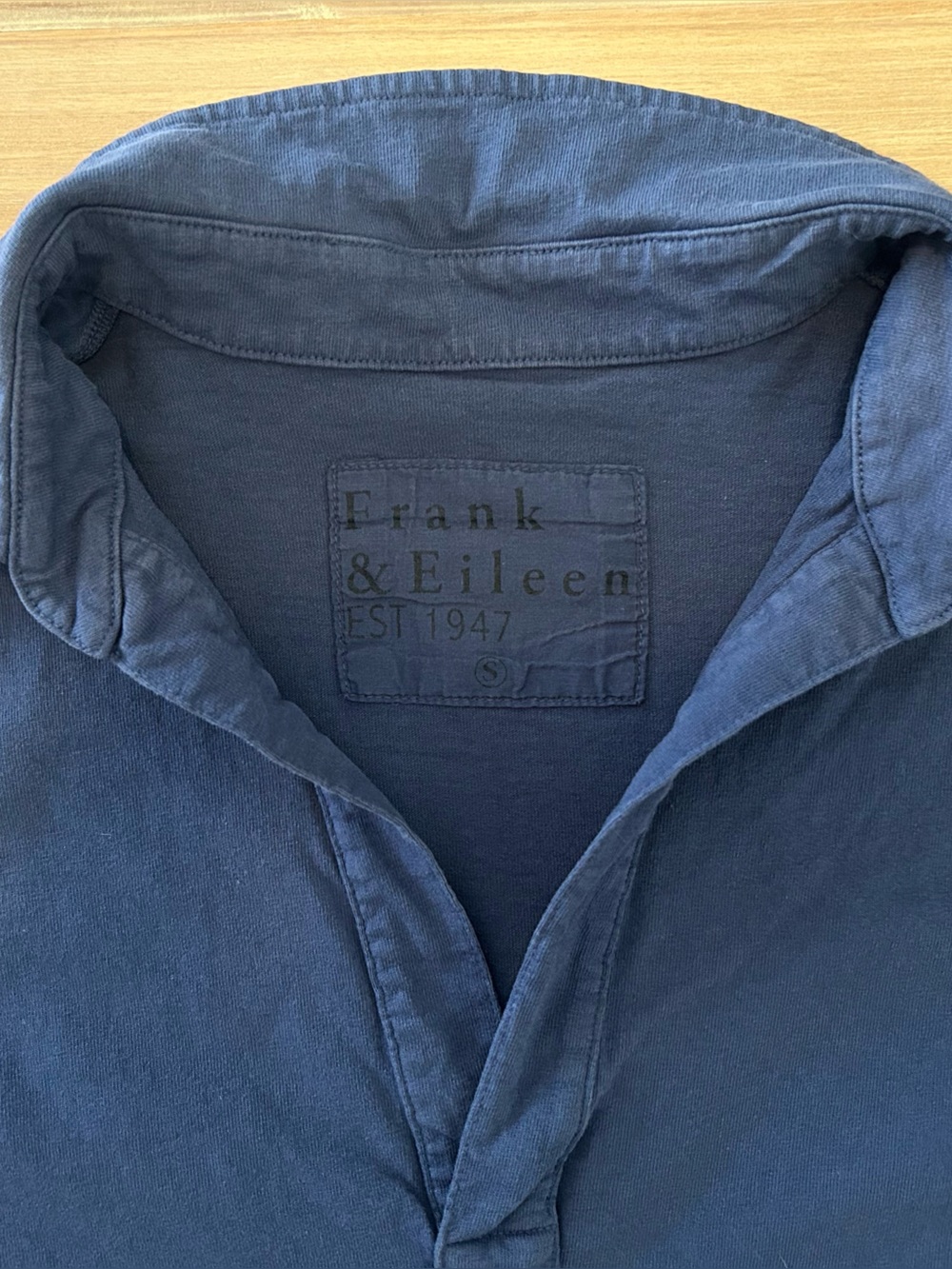 Frank & Eileen Navy PATRICK
Popover Henley | Small - Picture 3 of 5